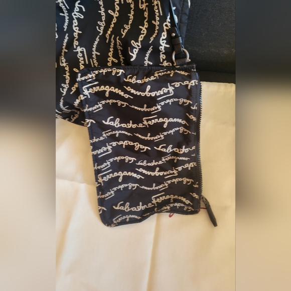 Handbag - Picture 3 of 4